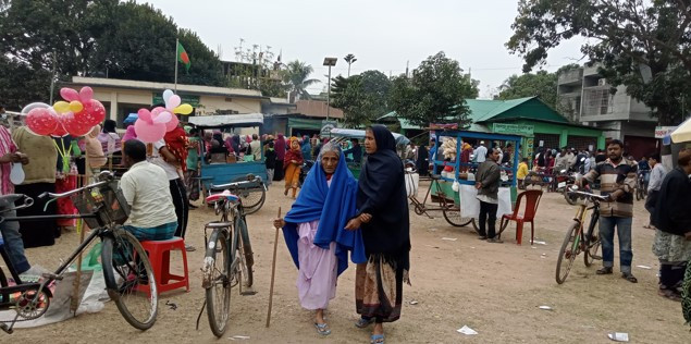 ১০৩ বছরের বৃদ্ধা স্মার্ট জাতীয় পরিচয়পত্র নিলেন